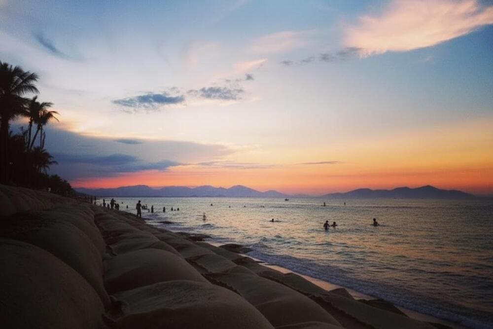 Khung cảnh ho&agrave;ng h&ocirc;n đầy thơ mộng tại b&atilde;i biển Cửa Đại.